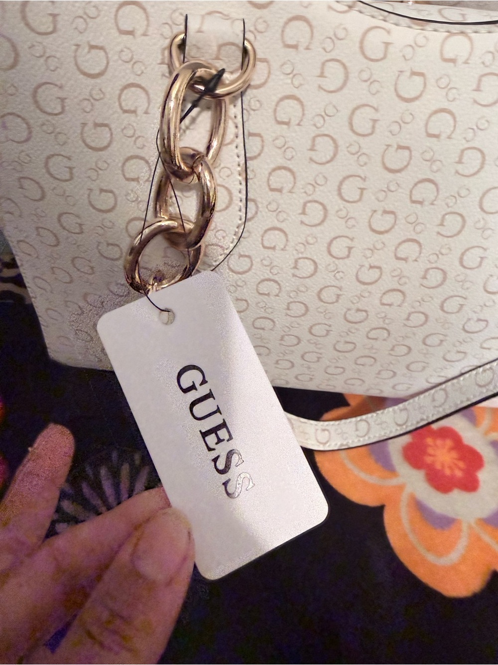 Guess White Monogram Shoulder Bag with Gold Chain Details - Picture 7 of 16